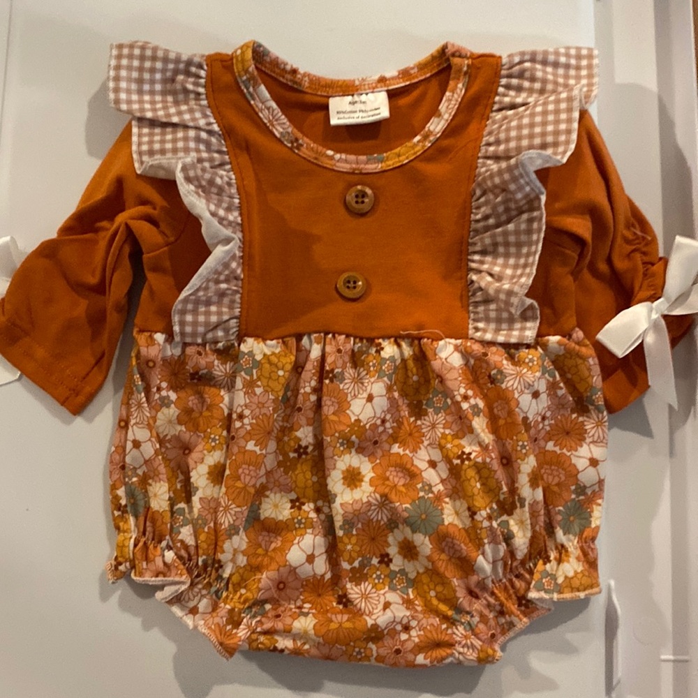 Adorable romper bubble sleeve jumper fall floral flower print flutter plaid